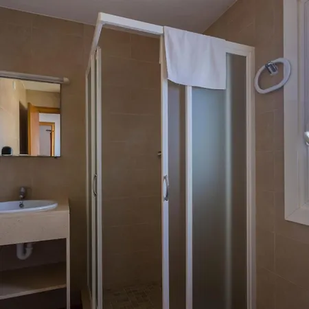 84 Est & Oest, By Menorcarentals 度假居