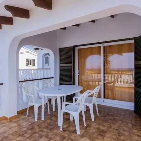 Casa vacanze 84 Est & Oest, By Menorcarentals